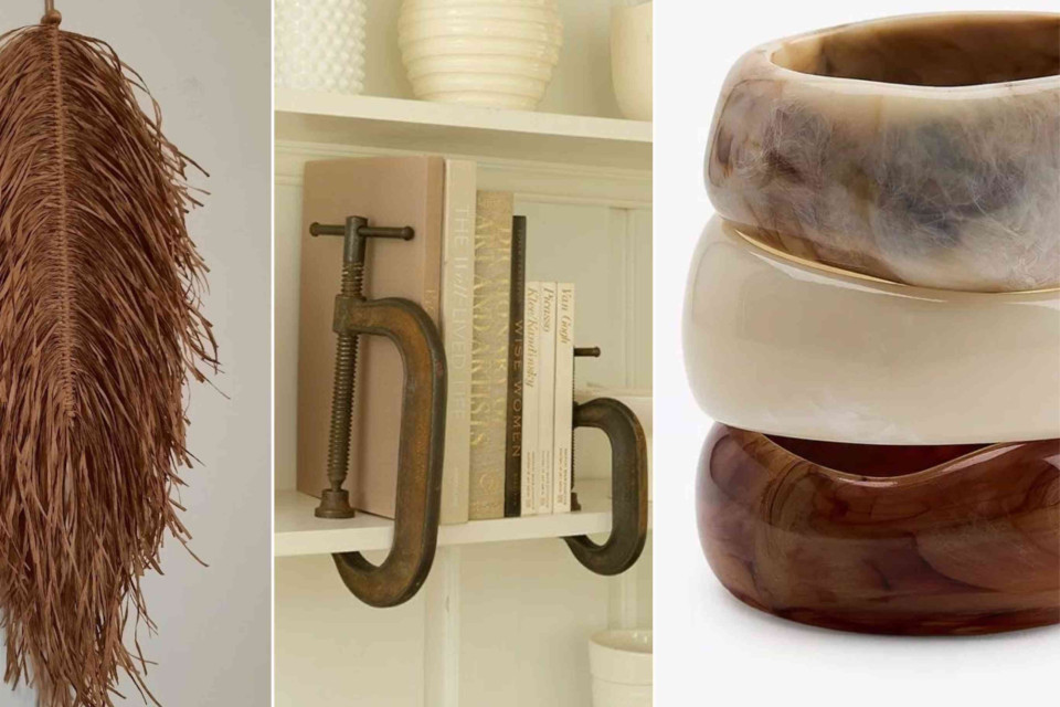 <p><strong data-start="324" data-end="449">Everyday simple&nbsp;</strong>&nbsp;Natural materials, sculptural accents and warm neutrals instantly soften a space without overwhelming it.&nbsp;Even the smallest objects &mdash; a woven leaf, a heavy clamp, a resin bracelet &mdash; can change the atmosphere when placed with purpose. ✨&nbsp;<strong data-start="578" data-end="594">Inspiration:</strong> create a small &ldquo;material vignette&rdquo;.Group 3 items in similar tones but different textures &mdash; for example wood, ceramic and resin &mdash; and place them on a shelf or console.It&rsquo;s a quick styling trick that adds depth and makes your space feel thoughtfully arranged.&nbsp; #LesCouleursBohemes #NaturalTones #WarmNeutrals #MaterialMix #SoftTextures #EffortlessStyling #BohemeDetails</p>