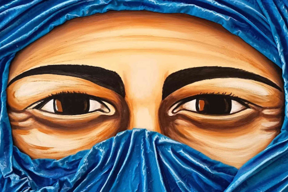 <p class="isSelectedEnd"><strong>Eyes &amp; Framing</strong></p>
<p class="isSelectedEnd">When most elements are covered, attention shifts automatically to what remains visible. In this case, the eyes become the central point.</p>
<p class="isSelectedEnd">Framing controls perception. By limiting what is shown, detail becomes stronger and more direct. There is no distraction, only focus.</p>
<p class="isSelectedEnd">Color contrast also plays a role. The blue fabric isolates the face while guiding attention inward.</p>
<p class="isSelectedEnd">This shows how composition is not only about adding elements, but also about removing them.</p>
<p class="isSelectedEnd">What draws your attention first, color or focus?&nbsp;</p>
<p>#artandculture #VisualFocus #Composition #marrakech #ColorContrast #Design</p>