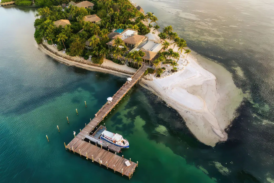 <p class="PDq2pG_selectionAnchorContainer" data-start="614" data-end="822"><strong data-start="614" data-end="717">The Florida Keys begin south of Miami and continue across a long chain of islands towards Key West.</strong> The Overseas Highway connects them, turning the journey itself into an important part of the experience.</p>
<p data-start="824" data-end="1092">Some travellers come for diving and snorkelling, others for boating, fishing or simply moving between the different islands. The further south you travel, the landscape gradually changes, with stretches of open water, mangroves and smaller communities along the route.</p>
<p data-start="1094" data-end="1282">There are also some exceptional places to stay. Hidden among the Lower Keys are private-island retreats that make it possible to experience this part of Florida away from the busier stops.</p>
<p data-start="1284" data-end="1431"><strong data-start="1284" data-end="1431">Which islands are worth visiting, where should you stop along the Overseas Highway and what is it like to stay on a private island in the Keys?</strong></p>
<p data-start="1433" data-end="1551"><a href="https://magazines.lescouleursdumonde.com/magazine-05#page/47">&rarr; <strong data-start="1435" data-end="1528">Discover the Florida Keys and our featured island stay in Les Couleurs du Monde Magazine.</strong></a></p>
<p data-start="1553" data-end="1645">#FloridaKeys #Florida #IslandTravel #KeyWest #TravelAndEscapes #TravelWithLesCouleursDuMonde</p>